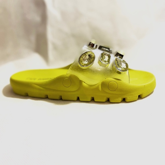 Jewel - Picture 3 of 3